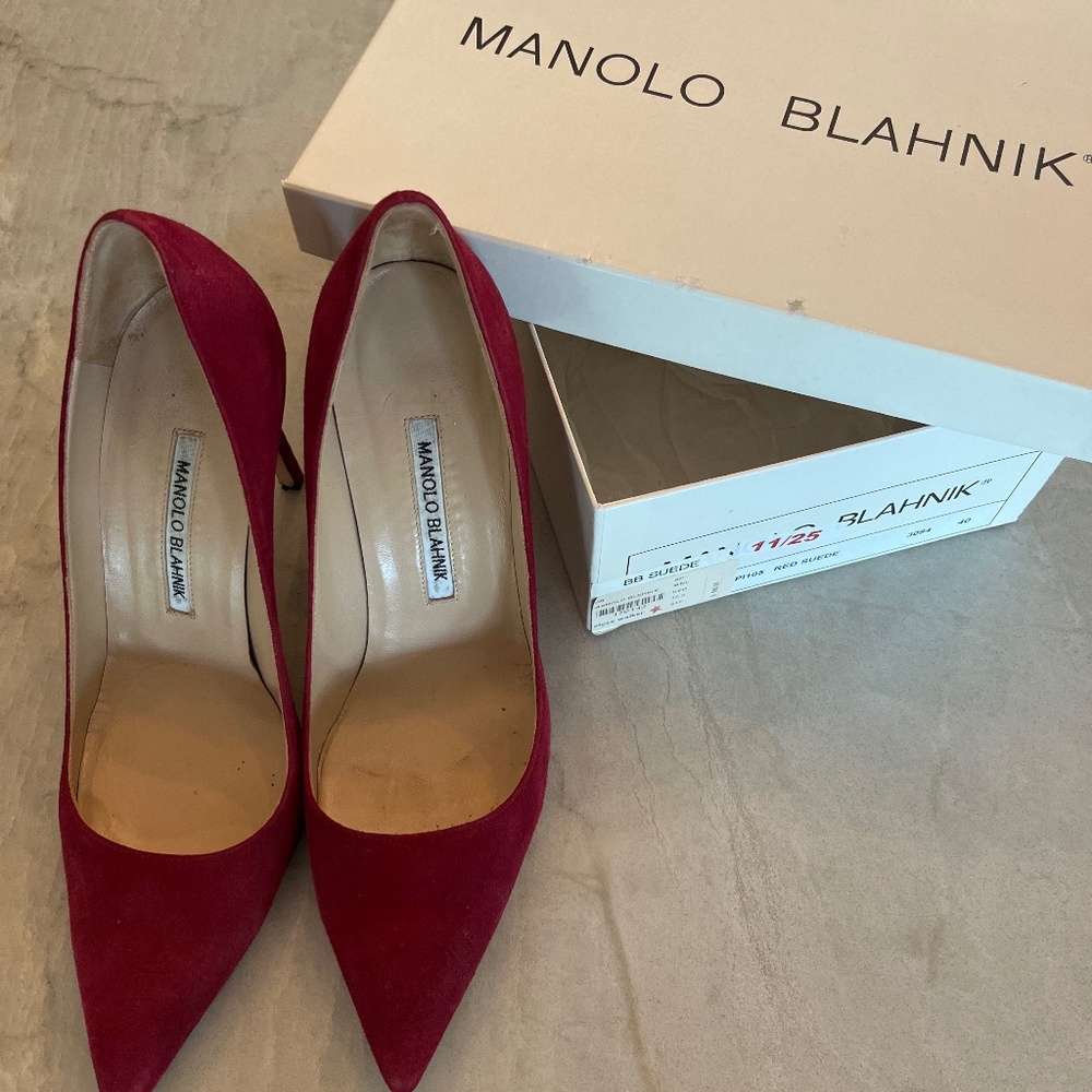 Manolo Blahnik Pink Suede Pumps Size 40